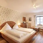 Otel Landgasthof Karner